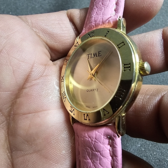 Vintage Time Magazine Ladies Quartz Fashion Watch Working Gold Tone Pink Straps - Picture 3 of 7